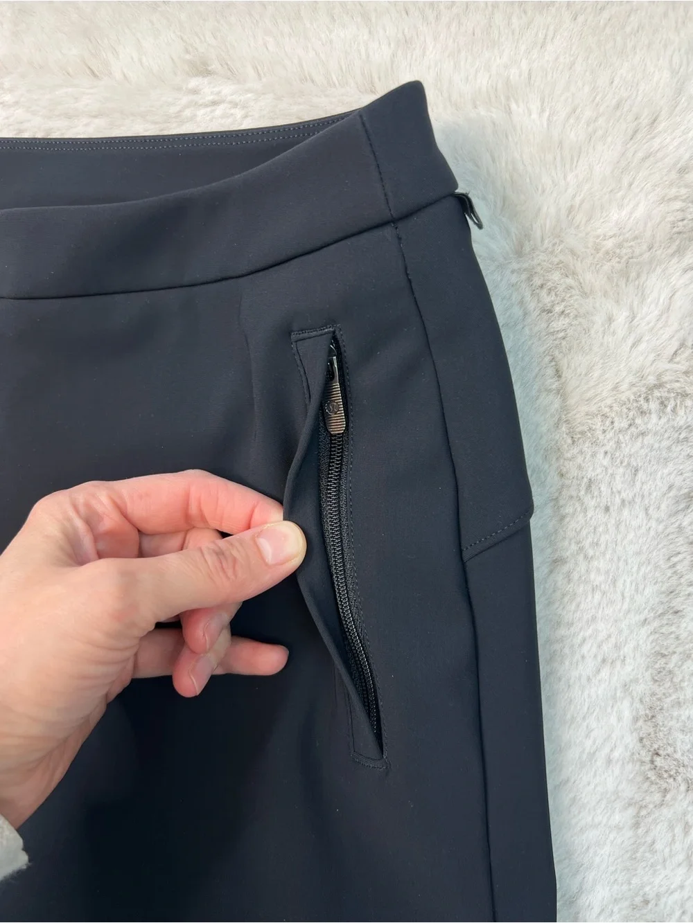 Lululemon On The Move Pant Black Size 8 Travel Friendly Zip Pockets Stretch EUC - Picture 10 of 15